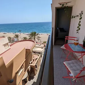 Beachfront Terrace Apartamento